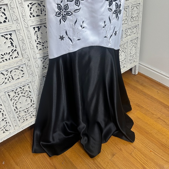 Vtg Morgan & Co Black & White Y2K Beaded Floral Embroidered Formal Prom Dress - Picture 2 of 11